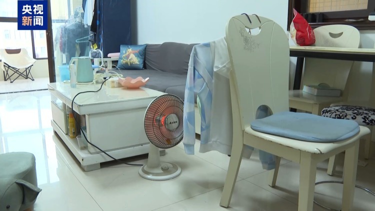 插线板超负荷有多危险？两分钟即着火