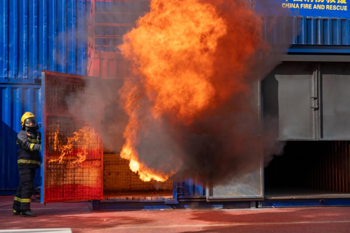 火灾被困如何逃生？记住这十六字诀→