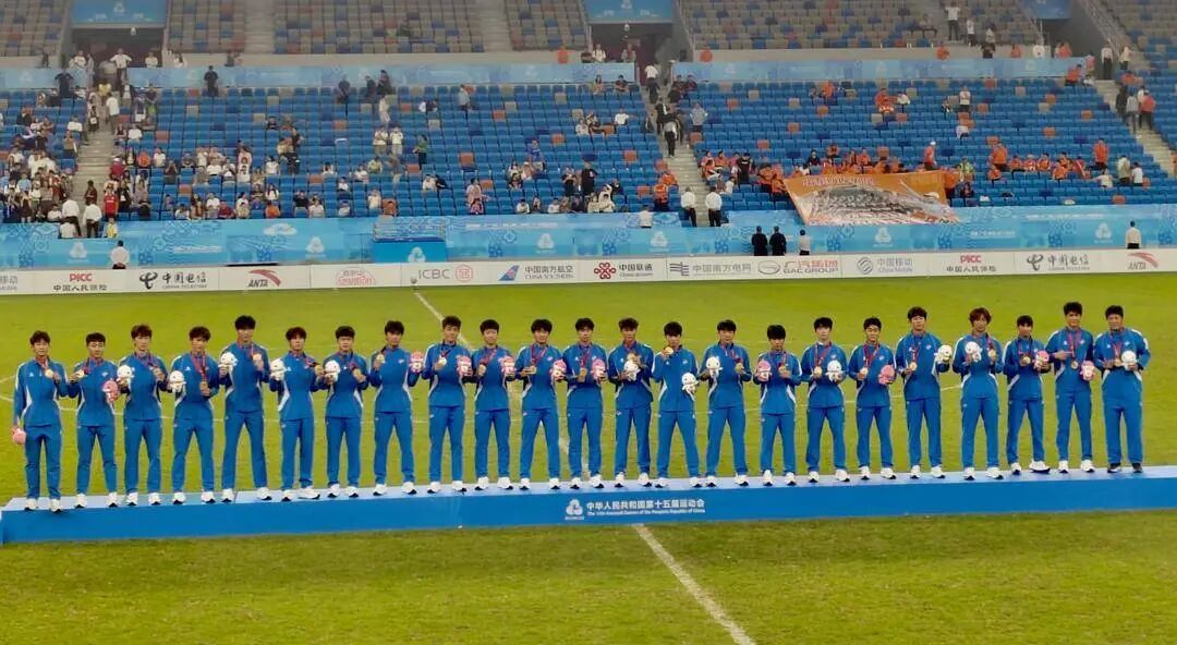 十五运会开幕式辽宁体育代表团亮相，旗手是她！