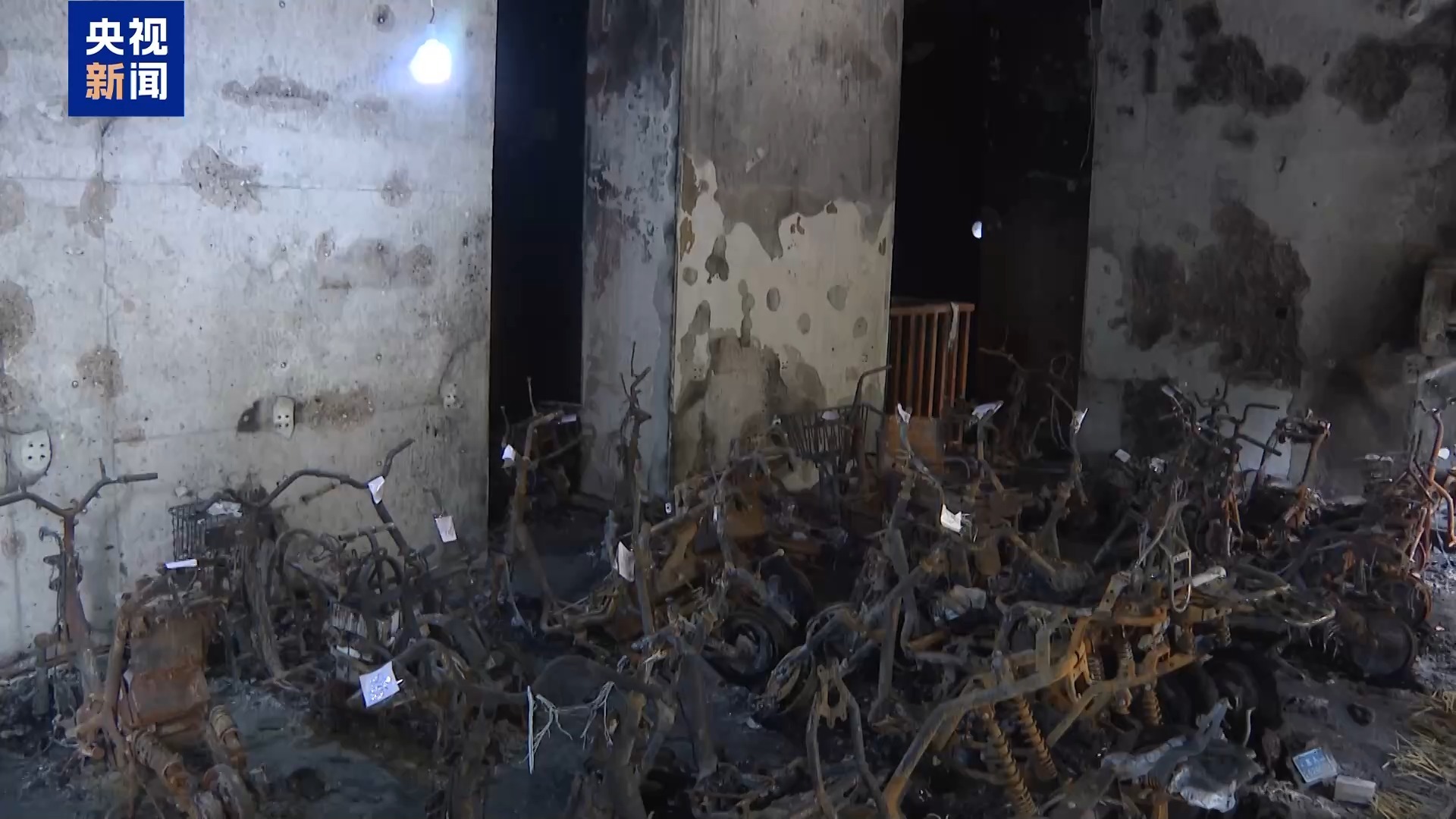 法治在线丨江苏南京“2·23”重大火灾事故调查 改装电动车起火为何引燃整栋楼? 法治在线丨江苏南京“2·23”重大火灾事故调查 改装电动车起火为何引燃整栋楼?