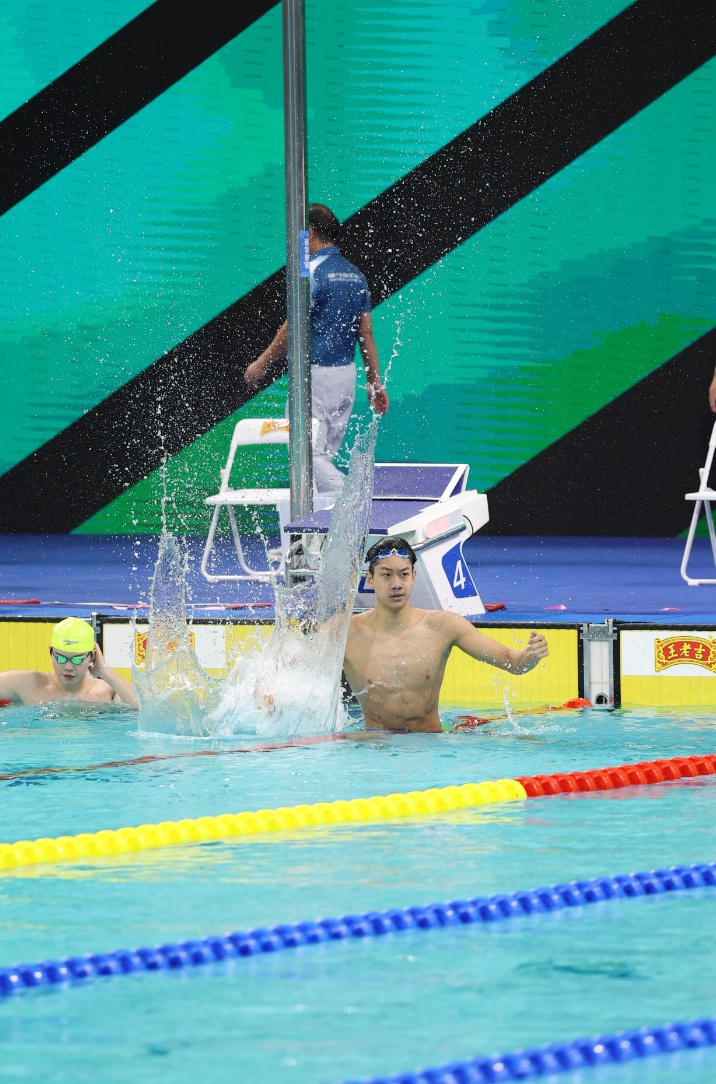 后浪拍岸!18岁张展硕夺得十五运会游泳首金 后浪拍岸!18岁张展硕夺得十五运会游泳首金