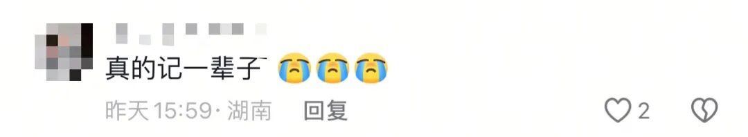 男生写作文看哭无数网友，怀念去世奶奶“只是一层薄薄的土……”