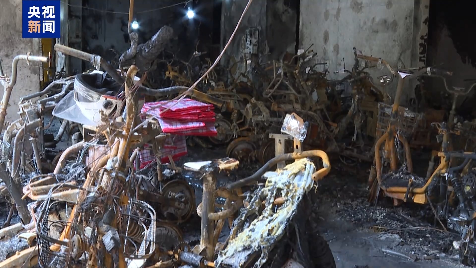 法治在线丨江苏南京“2·23”重大火灾事故调查 改装电动车起火为何引燃整栋楼? 法治在线丨江苏南京“2·23”重大火灾事故调查 改装电动车起火为何引燃整栋楼?