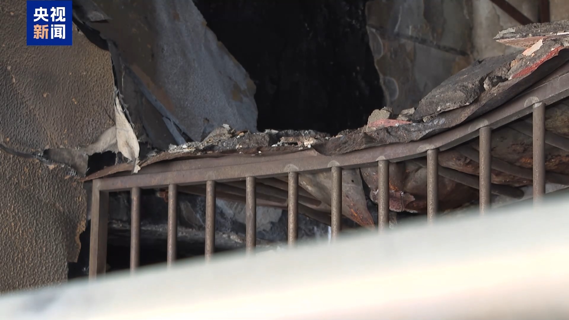 法治在线丨江苏南京“2·23”重大火灾事故调查 改装电动车起火为何引燃整栋楼? 法治在线丨江苏南京“2·23”重大火灾事故调查 改装电动车起火为何引燃整栋楼?