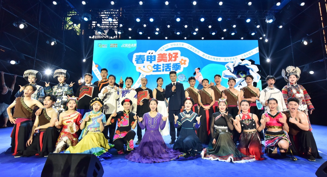 事发上海机场，他一个姿势引发全网热议！网友：果然压轴的都是重量级的