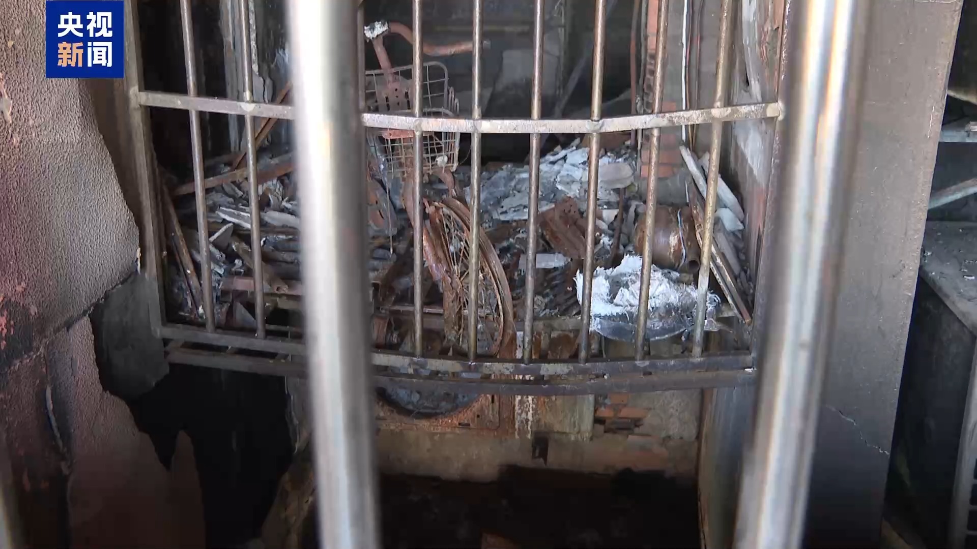 法治在线丨江苏南京“2·23”重大火灾事故调查 改装电动车起火为何引燃整栋楼? 法治在线丨江苏南京“2·23”重大火灾事故调查 改装电动车起火为何引燃整栋楼?