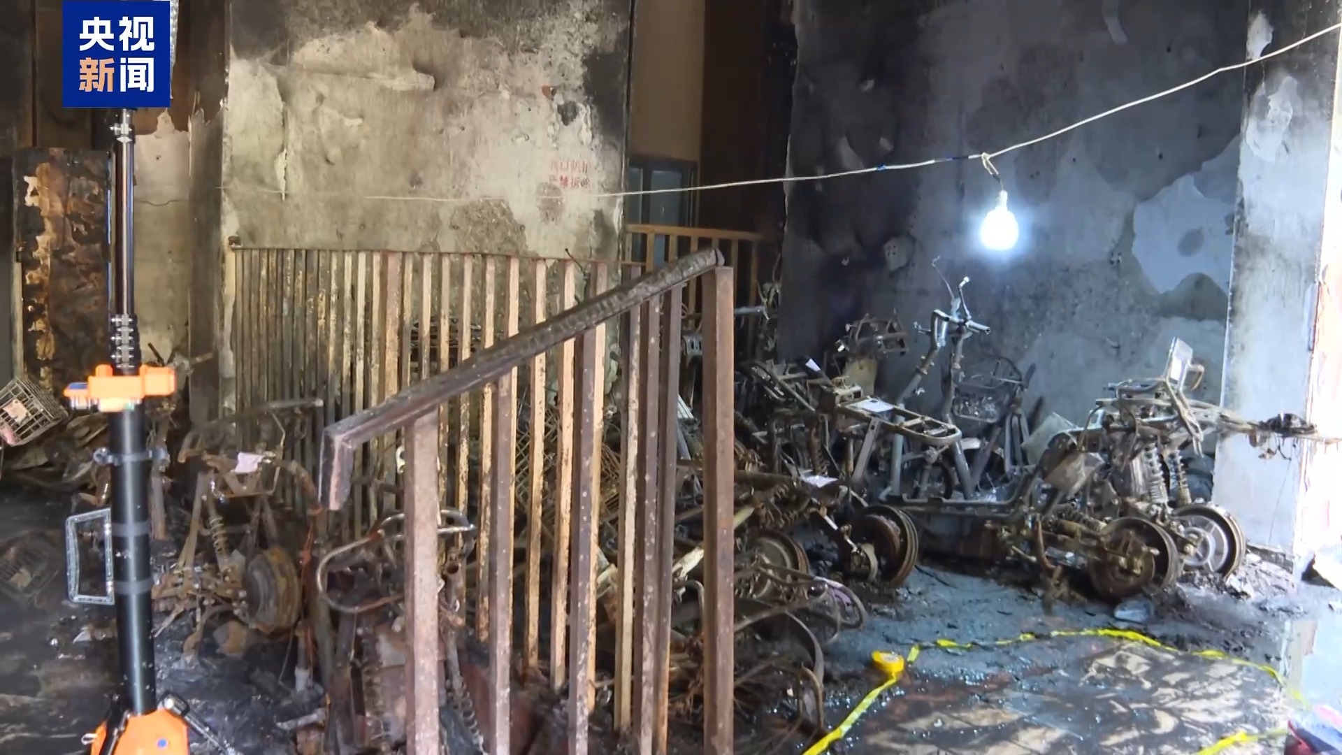 法治在线丨江苏南京“2·23”重大火灾事故调查 改装电动车起火为何引燃整栋楼? 法治在线丨江苏南京“2·23”重大火灾事故调查 改装电动车起火为何引燃整栋楼?