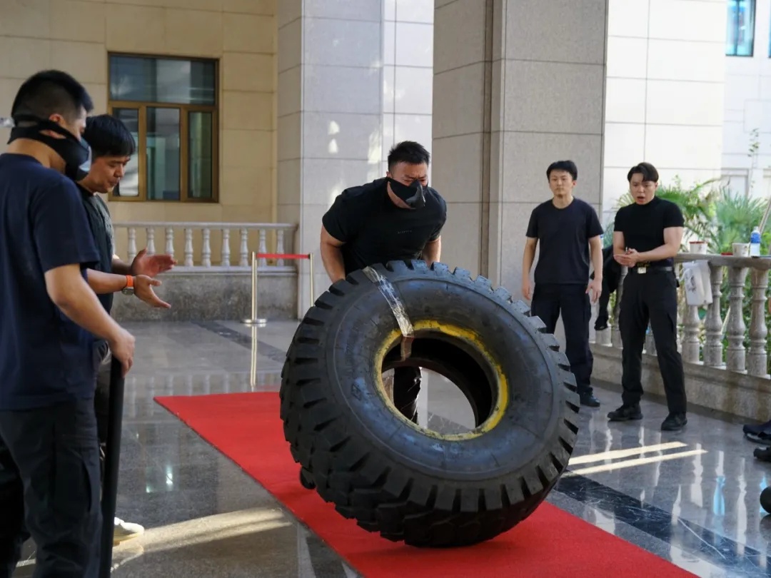 事发上海早高峰!老人被撞多处骨折,肇事者逃逸,他拿出关键证据 事发上海早高峰!老人被撞多处骨折,肇事者逃逸,他拿出关键证据