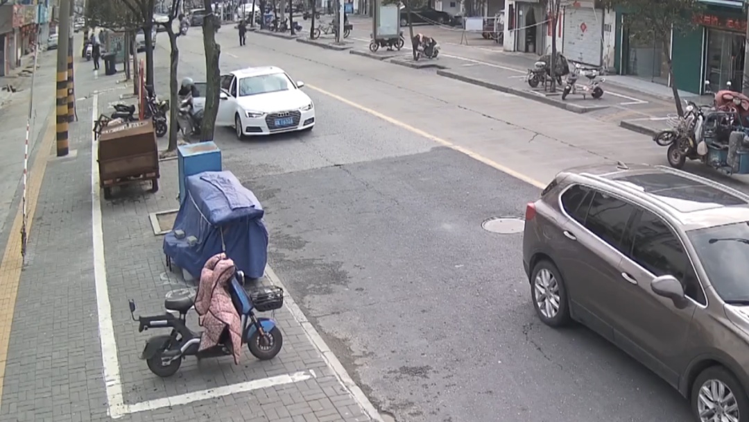 “开门杀”撞人保险拒赔？电动自行车撞机动车怎么判？最高法拟为“开门杀”定规