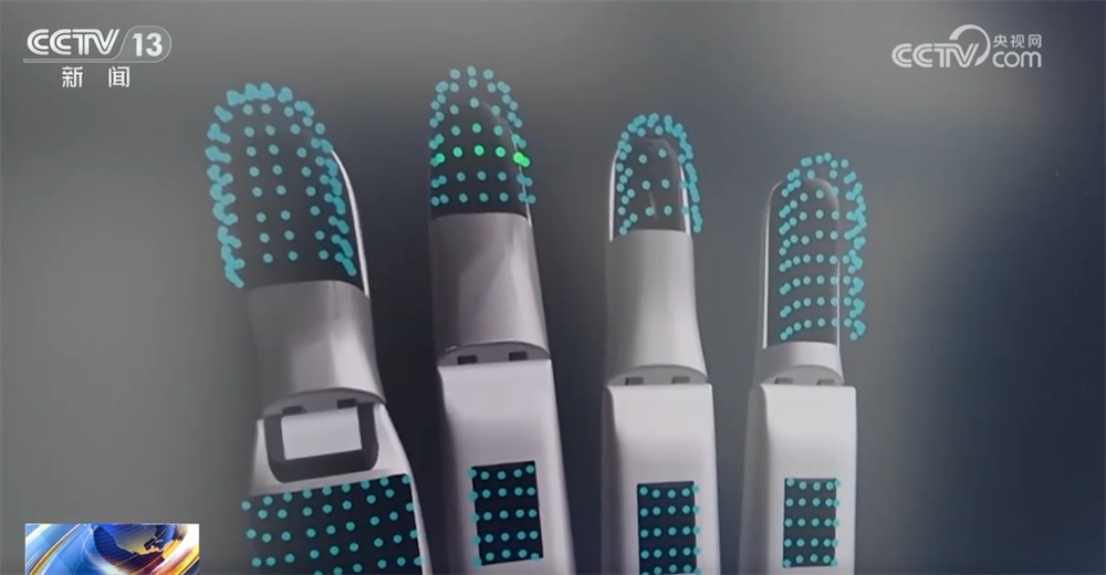 一双“灵巧手”实现突破折射机器人产业崛起 “中国智造”展现“新”活力 一双“灵巧手”实现突破折射机器人产业崛起 “中国智造”展现“新”活力