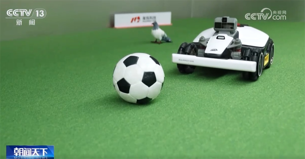 一双“灵巧手”实现突破折射机器人产业崛起 “中国智造”展现“新”活力 一双“灵巧手”实现突破折射机器人产业崛起 “中国智造”展现“新”活力