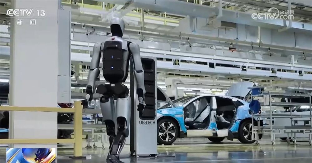 一双“灵巧手”实现突破折射机器人产业崛起 “中国智造”展现“新”活力 一双“灵巧手”实现突破折射机器人产业崛起 “中国智造”展现“新”活力