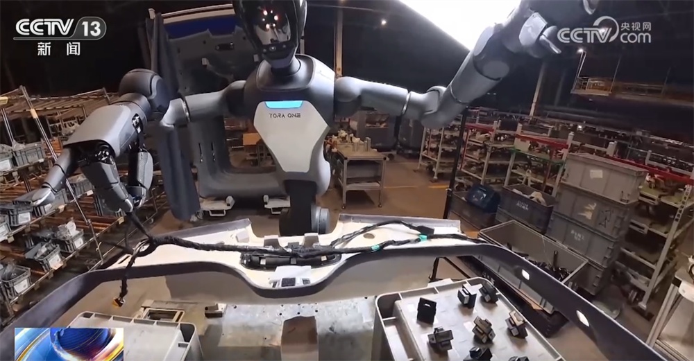 一双“灵巧手”实现突破折射机器人产业崛起 “中国智造”展现“新”活力 一双“灵巧手”实现突破折射机器人产业崛起 “中国智造”展现“新”活力