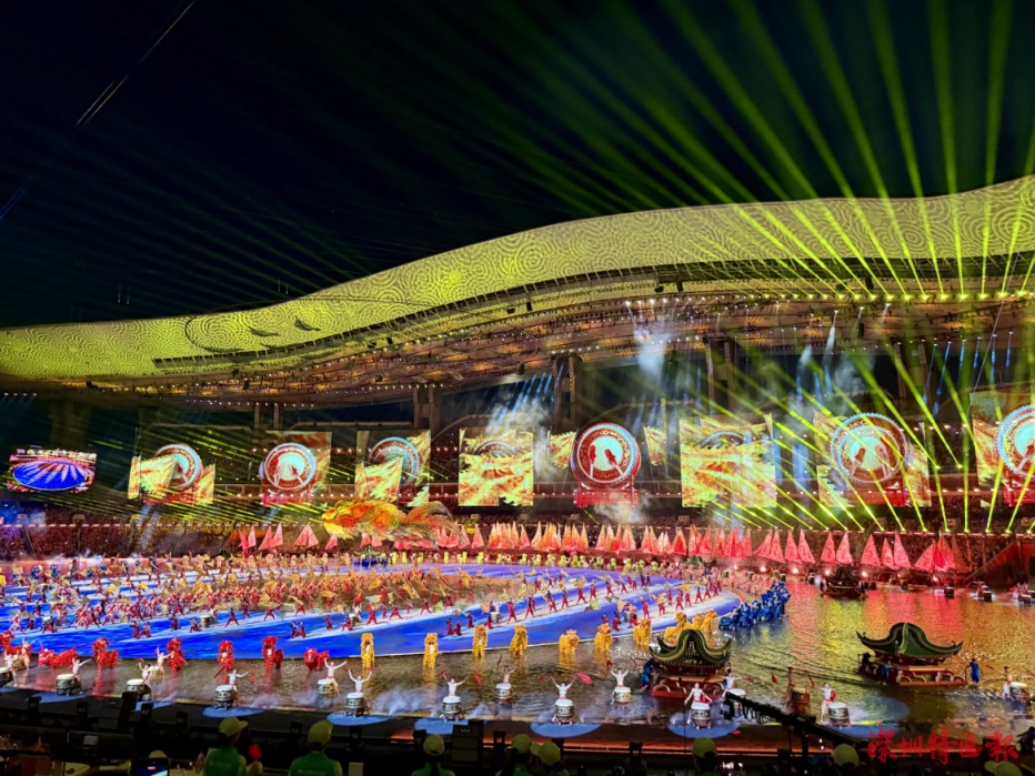 起猛了！在十五运会开幕式上，看到了机器人敲青铜钟