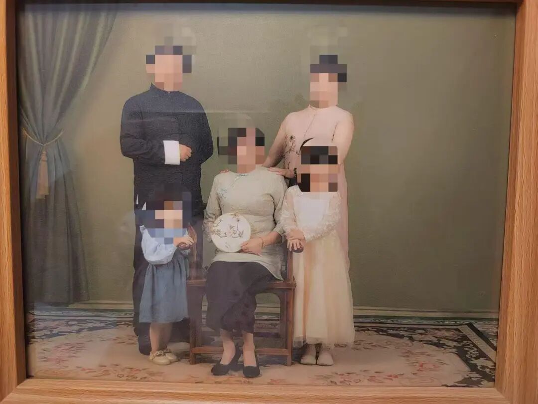 44岁短剧导演突然去世，倒在卫生间；妻子：女儿被同学说“你没有爸爸了”...