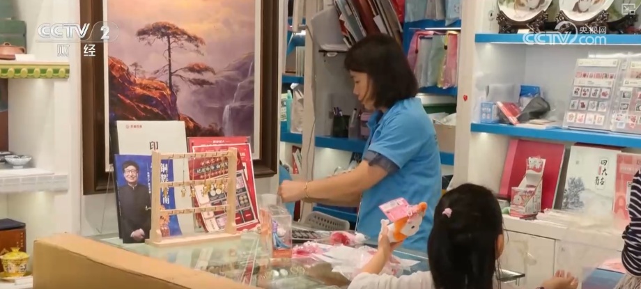 盲盒、公仔、纪念品……十五运会衍生周边成“新宠”销售火爆