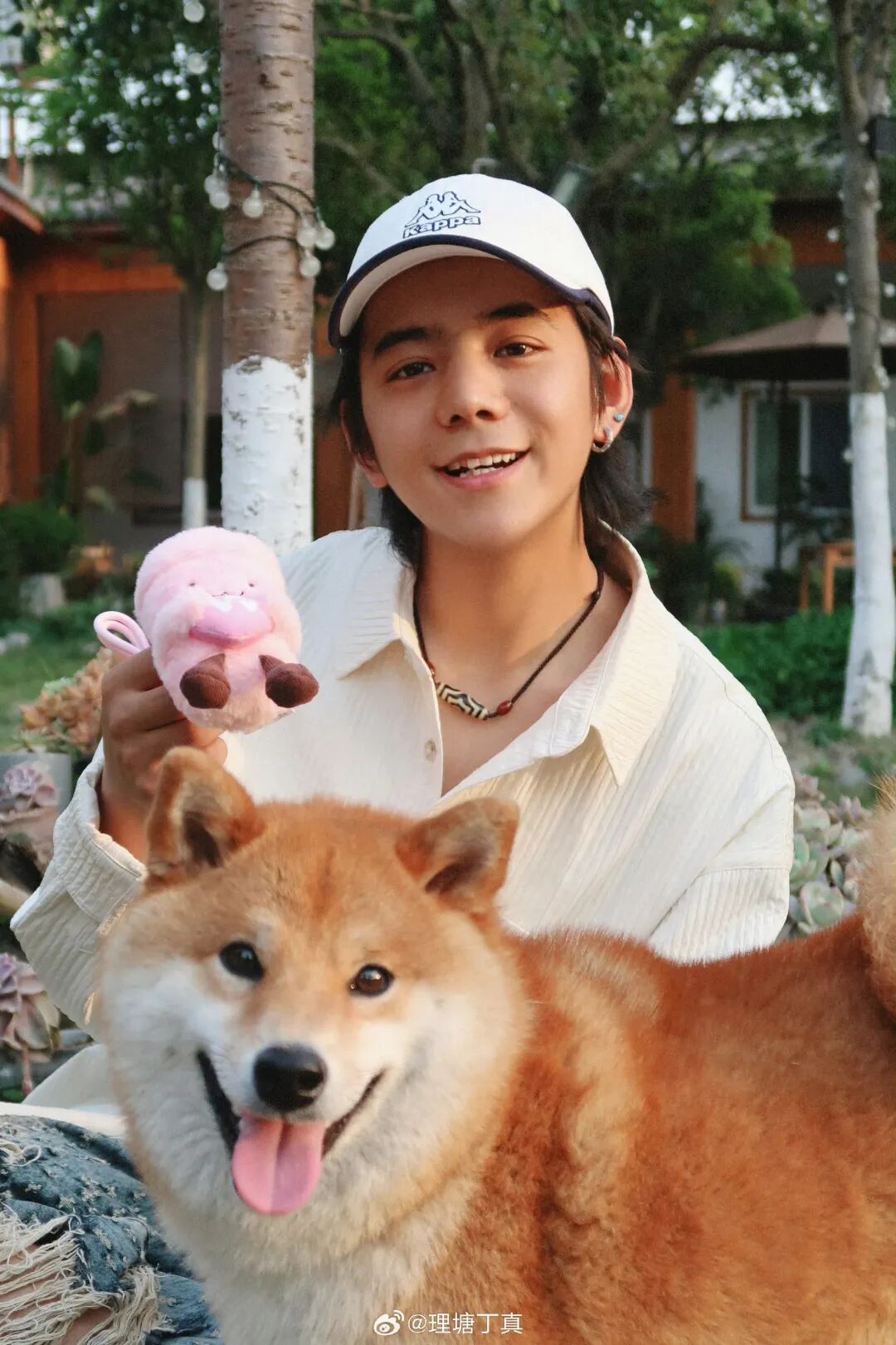 丁真发文回应5年前爆火：我无法回答“为什么这么幸运”，但希望给更多人带来幸运