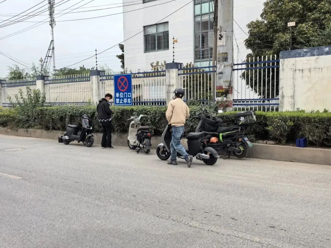 直接在派出所违法改装？上海街头惊现“流水线”式造假，现场操作让人瞠目