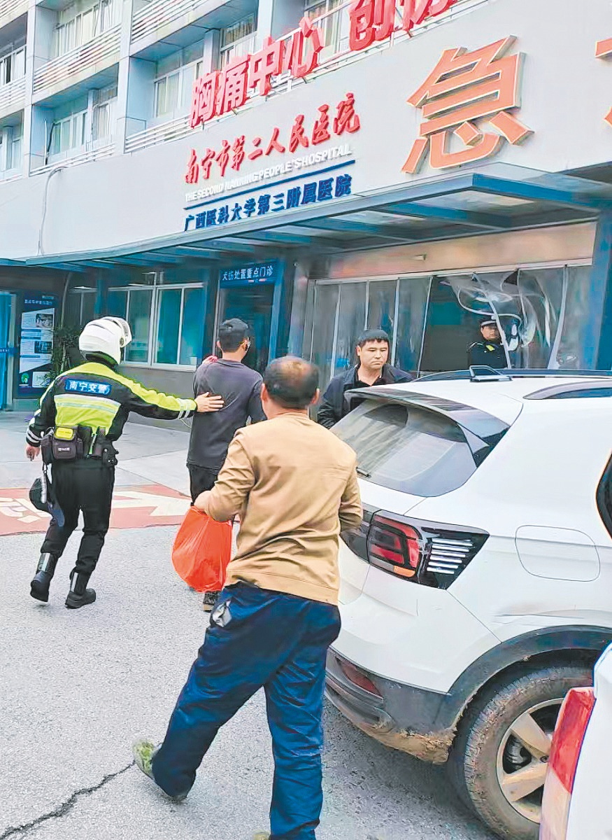 “生命救护绿波”再发力 &nbsp;南宁交警18分钟护断指伤者就医