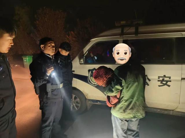 凌晨，十字路口，聊城一老人被带上警车...