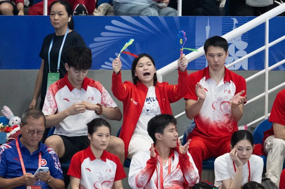 陈芋汐夺冠,全红婵欢呼,网友:两小只是最棒的! 陈芋汐夺冠,全红婵欢呼,网友:两小只是最棒的!