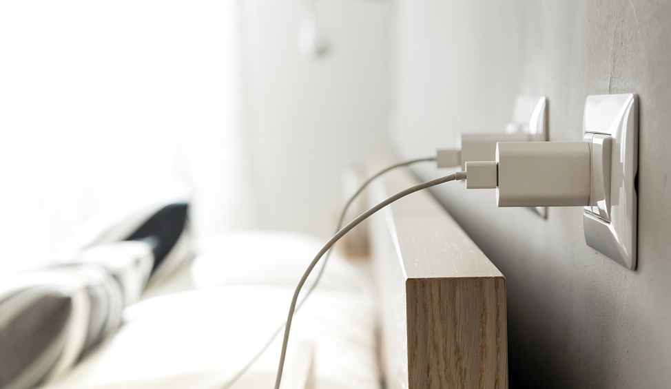 睡前自查!还在用这种充电线的,马上拔掉 睡前自查!还在用这种充电线的,马上拔掉