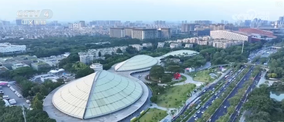 “智”力超凡!AR导览、AI数字人、巡逻机器人……科技加持为十五运会添活力 “智”力超凡!AR导览、AI数字人、巡逻机器人……科技加持为十五运会添活力