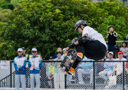 广东队陈烨夺滑板碗池赛冠军
