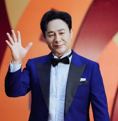 知名男演员凌晨在街头救人，本人回应：“该帮就帮”！