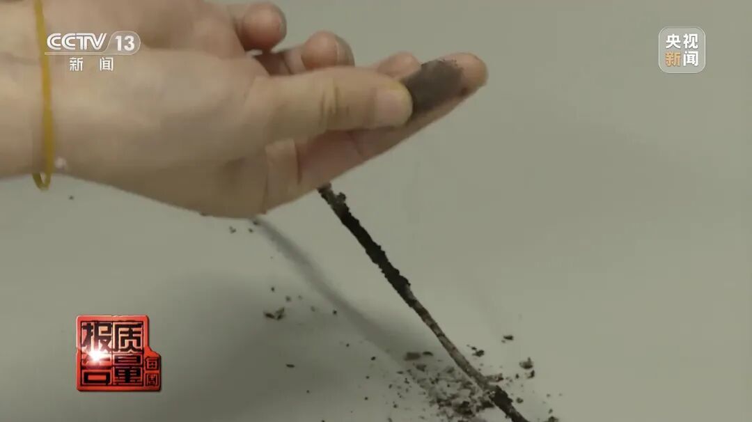 睡前自查!还在用这种充电线的,马上拔掉 睡前自查!还在用这种充电线的,马上拔掉