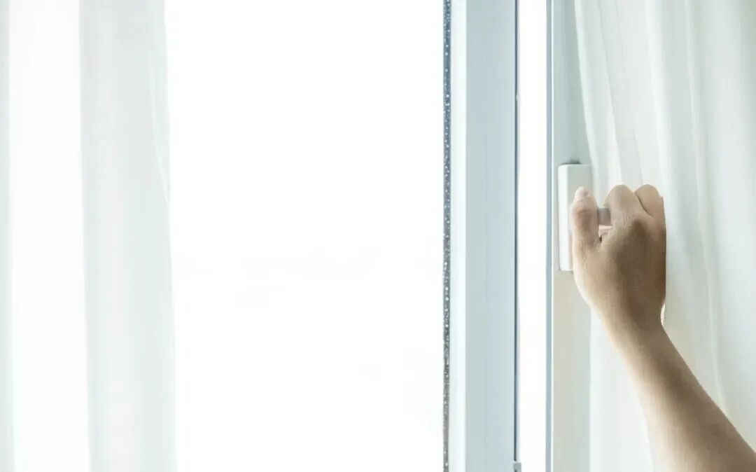 冬天完全闭门关窗不可取!经常开窗通风和不爱开窗,时间长了会有哪些差别? 冬天完全闭门关窗不可取!经常开窗通风和不爱开窗,时间长了会有哪些差别?