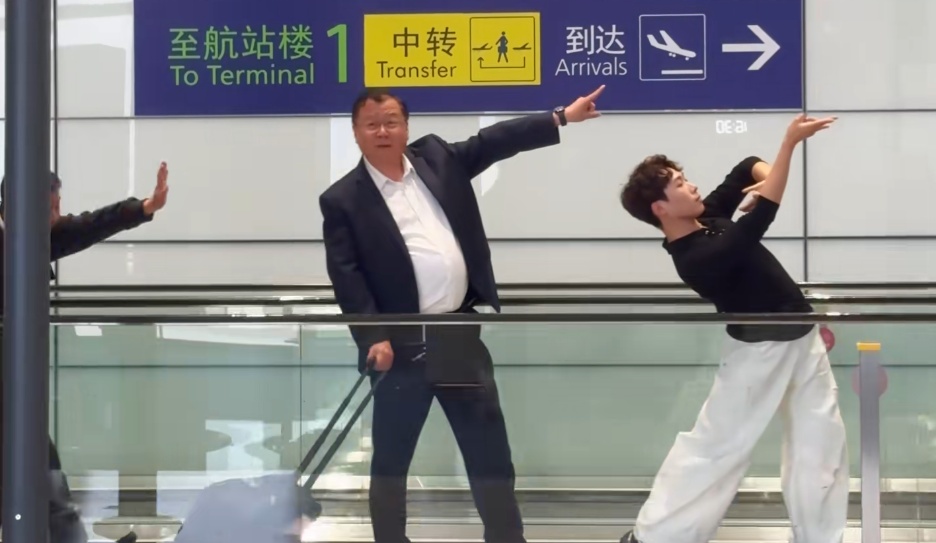 太可爱了！上海机场“飞天大叔”找到了