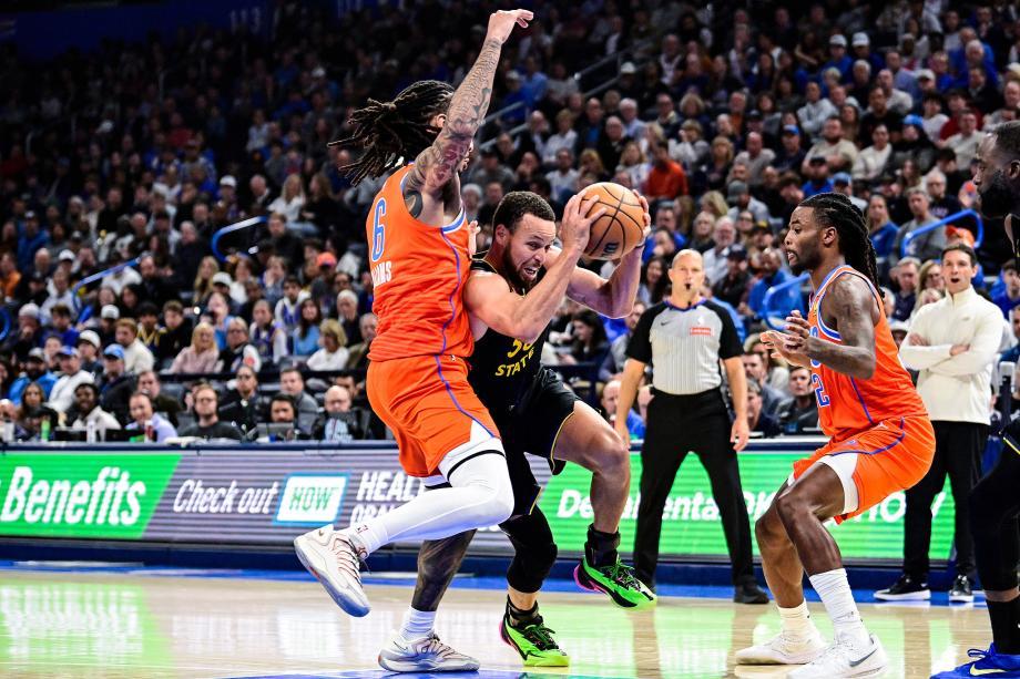 亚历山大28+11库里生涯首次恶犯 勇士惨败雷霆