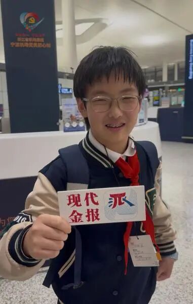 宁波中小学生迎来首个秋假,机场火车站涌现“出游潮” 宁波中小学生迎来首个秋假,机场火车站涌现“出游潮”