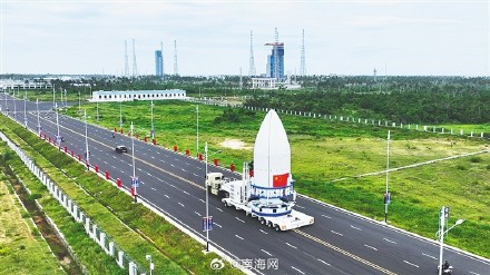 长征八号甲遥五运载火箭在海南成功实施转运