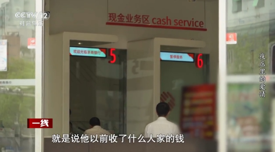 90后男模同时和2位富婆恋爱！两人借给他上千万，女友心软签谅解书：他付出过真心