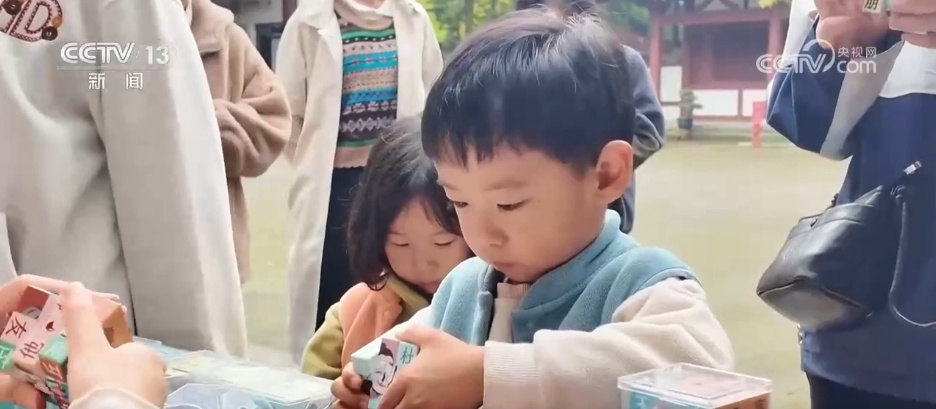 秋假游带热多地景区 “专属优惠+特色活动”释放文旅消费活力