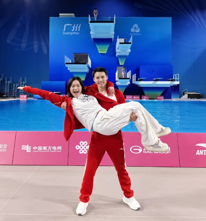 全红婵开启首次个人直播,收入全部捐出! 全红婵开启首次个人直播,收入全部捐出!