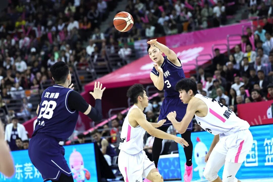 “把冠军留在广东”！广东男篮时隔12年夺冠，赵睿发文告别