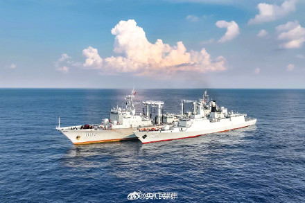 转发收藏！战舰和霞光同框上演硬核浪漫