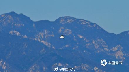 初冬官厅水库：蓝天为幕 绘就水岸澄澈之美