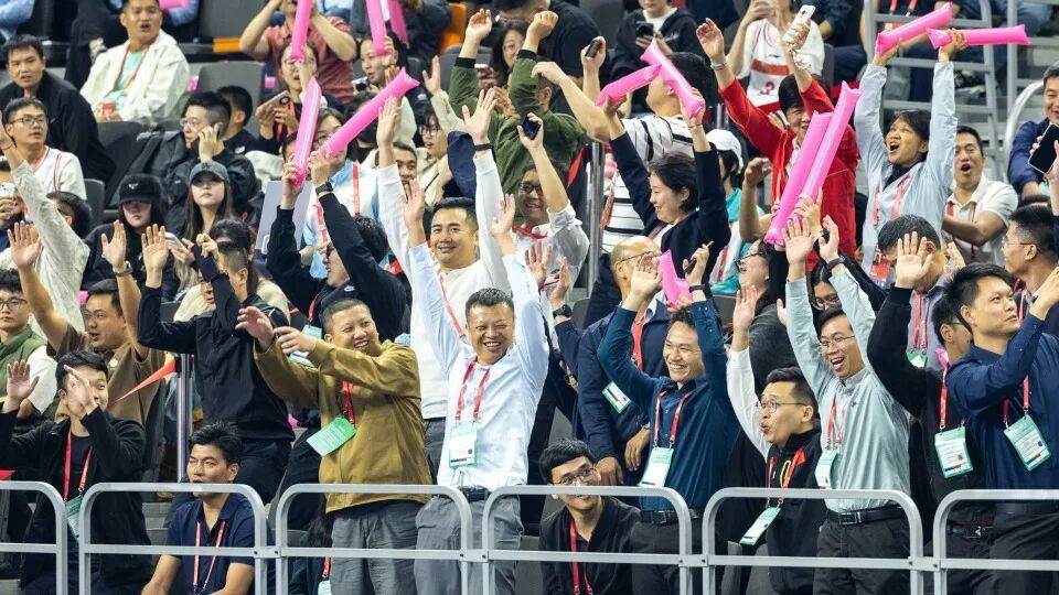 “把冠军留在广东”！广东男篮时隔12年夺冠，赵睿发文告别