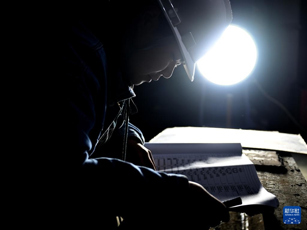 平漯周高铁湛叶舞特大桥连续梁合龙 平漯周高铁湛叶舞特大桥连续梁合龙