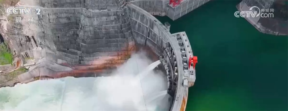 打好促进新能源集成融合发展“组合拳” 让“电”亮生活向新向绿向未来