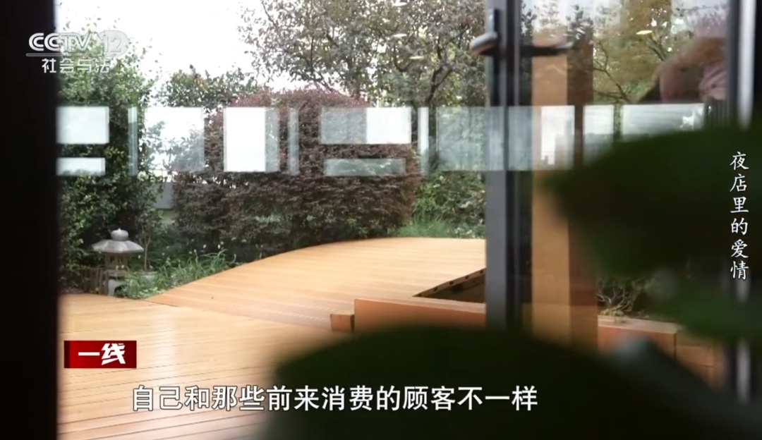 90后男模同时和2位富婆恋爱！46岁女友借款900万：他付出过真心！