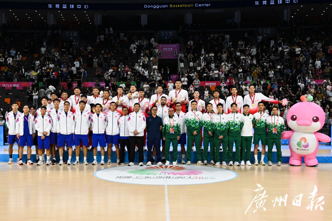 “把冠军留在广东”！广东男篮时隔12年夺冠，赵睿发文告别