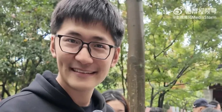 29岁影视飓风创始人参加杭州相亲角被嫌弃“学历太低”，去年11月官宣离婚