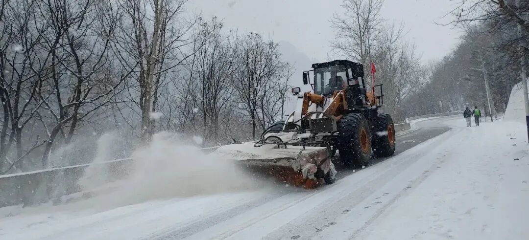 没有融雪剂,雪怎么扫?北京的回答是...... 没有融雪剂,雪怎么扫?北京的回答是......