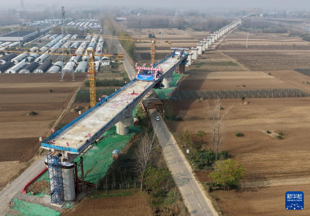 平漯周高铁湛叶舞特大桥连续梁合龙 平漯周高铁湛叶舞特大桥连续梁合龙
