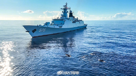 转发收藏！战舰和霞光同框上演硬核浪漫